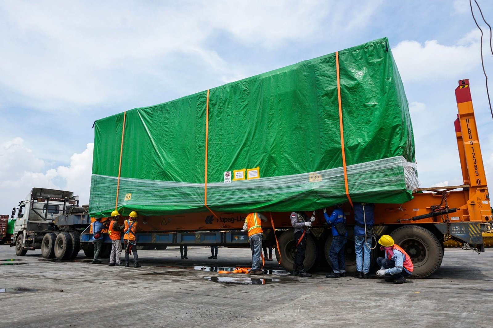 Need to ship 
<a href=_http_/www.zorcen-fwd.com/ocean-freight-fcl.html style="color:#0091e4" target="_blank" rel="noopener">
  large or heavy cargo</a> that is not suitable for air transport